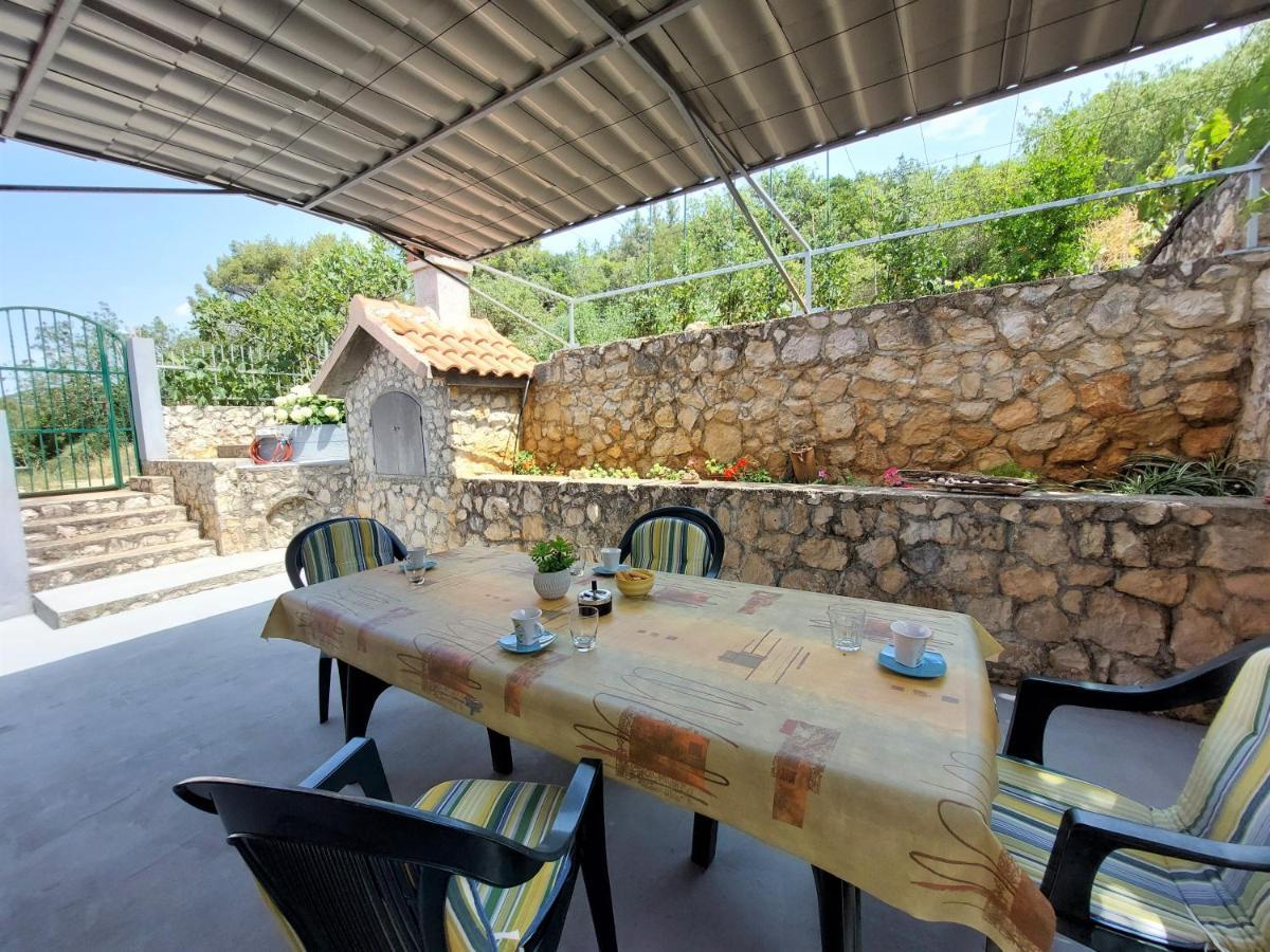 Holiday Home Oliva Bilice Bagian luar foto