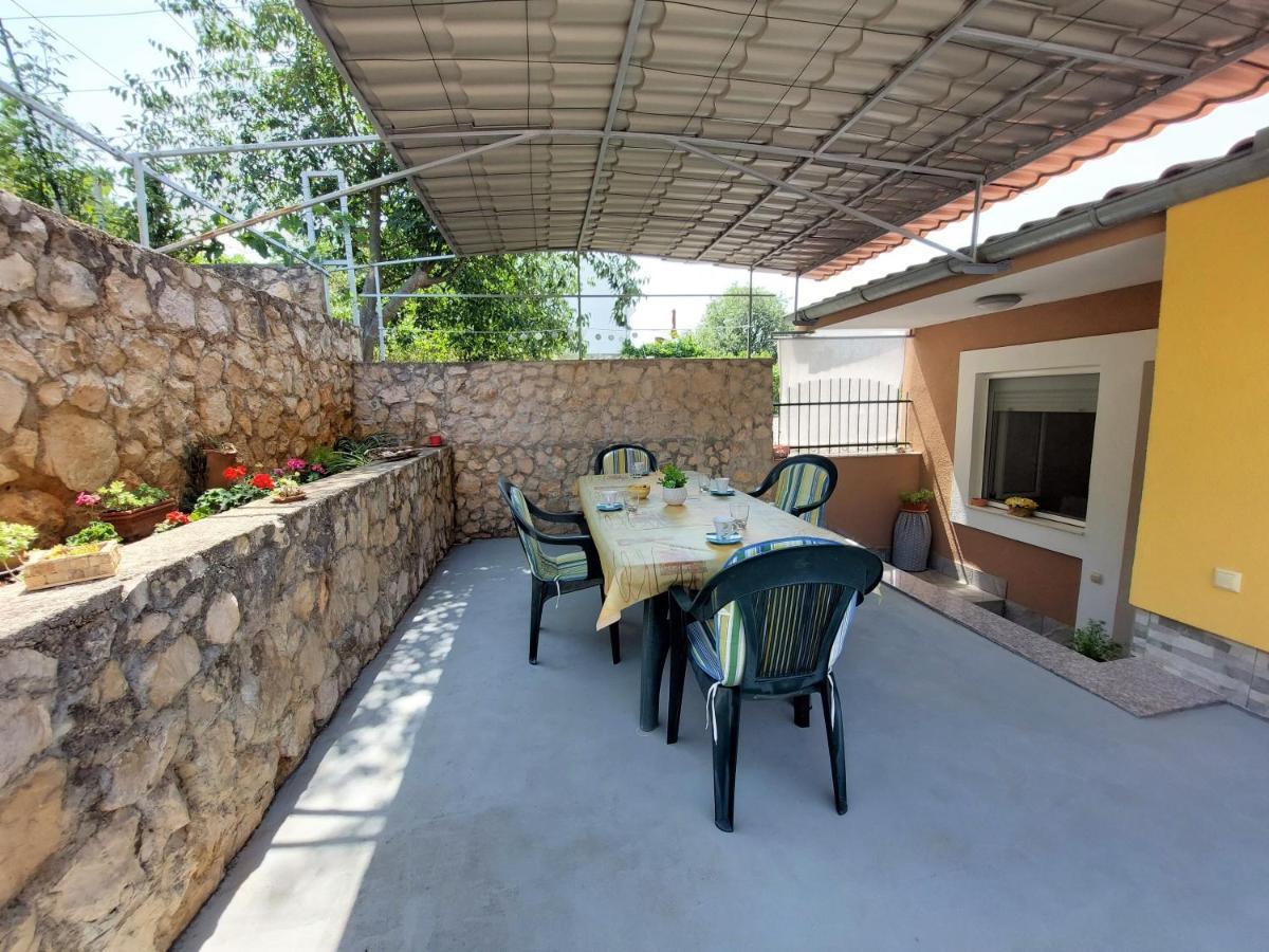 Holiday Home Oliva Bilice Bagian luar foto