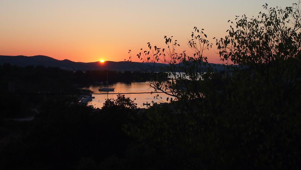 Holiday Home Oliva Bilice Bagian luar foto