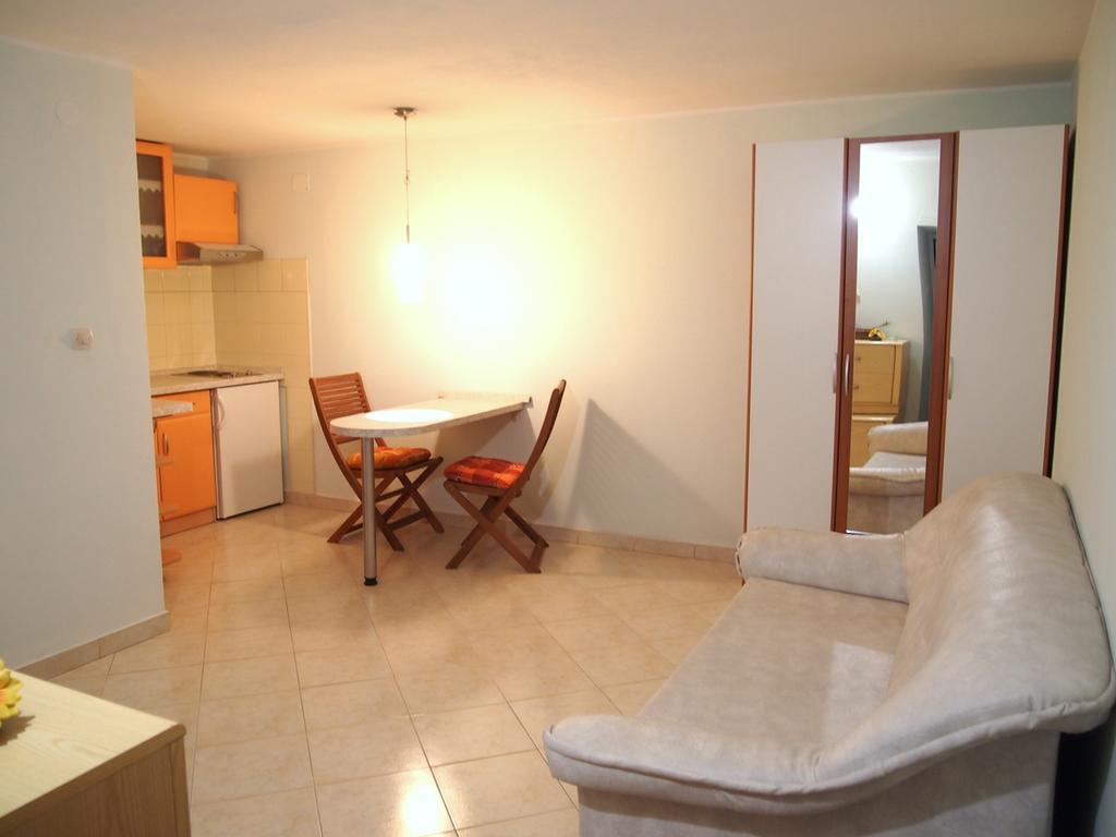 Holiday Home Oliva Bilice Bagian luar foto
