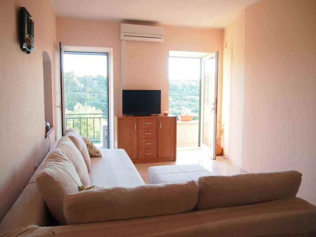 Holiday Home Oliva Bilice Bagian luar foto
