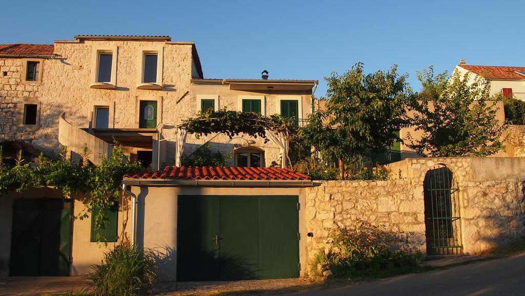Holiday Home Oliva Bilice Bagian luar foto